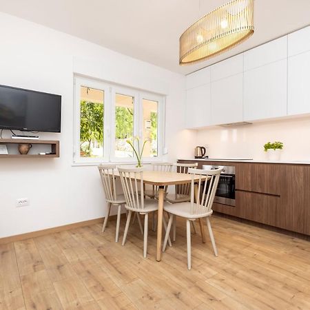 מאלי לוסיניי Boutique Apartment מראה חיצוני תמונה